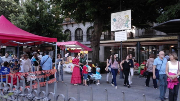 Las carocas están instaladas en una céntrica plaza granadina