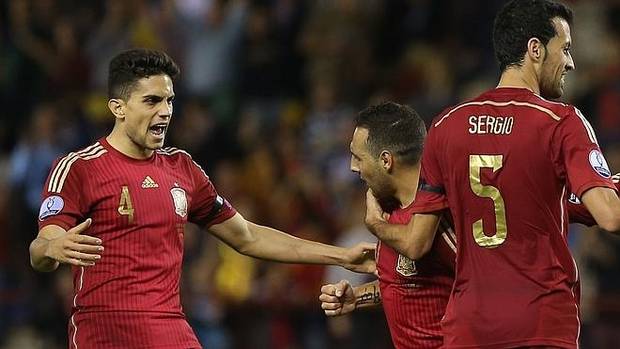 Bartra, durante un partido con la selección española.