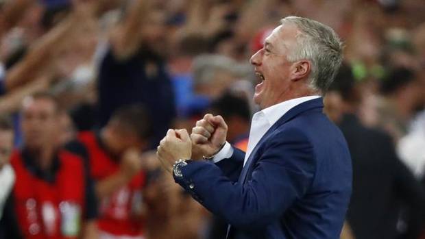 Didier Deschamps, festejando el pase de Francia a la final de la Eurocopa 2016.