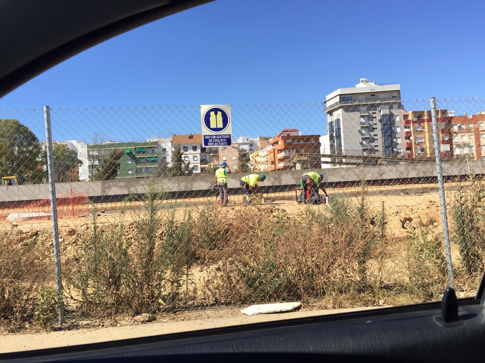 Trabajando bajo el sol para construir la estación de Huelva