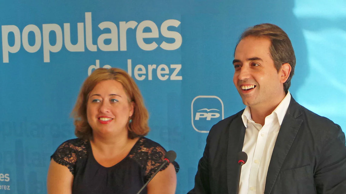 Antonio Saldaña y Lidia Menacho en la rueda de prensa sobre los presupuestos