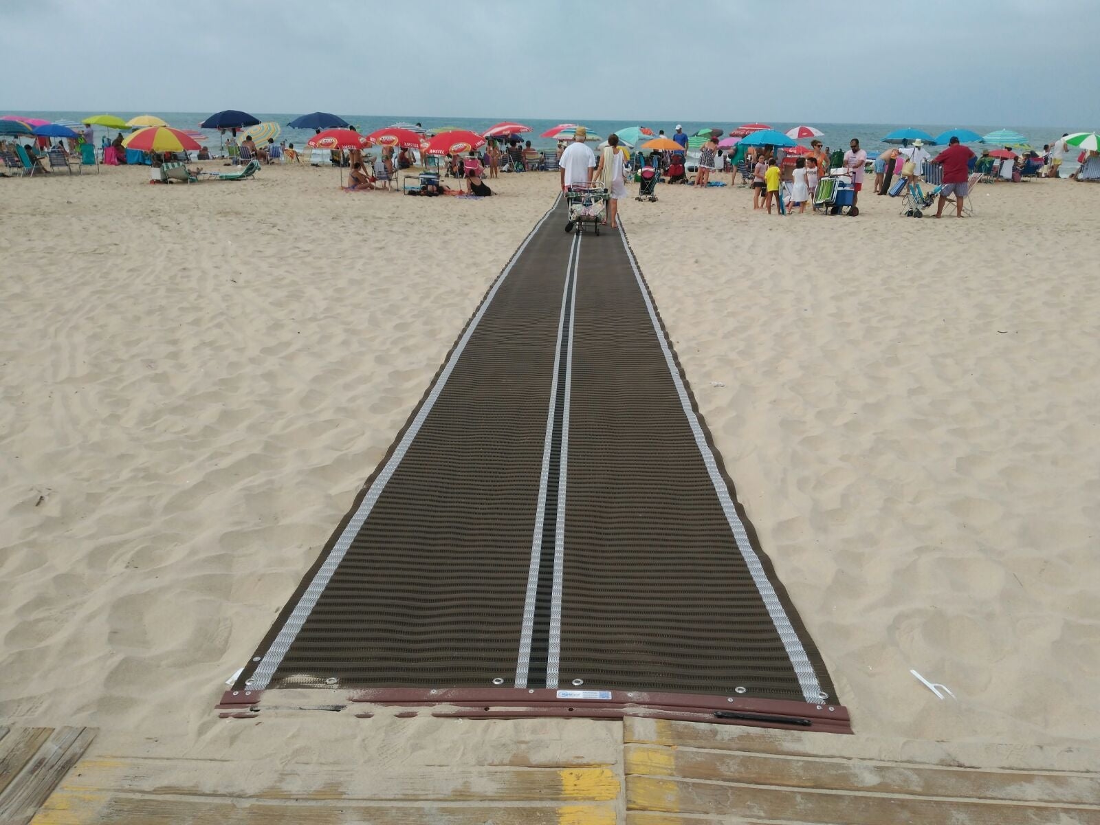 Una de las pasarelas colocadas en Matalascañas