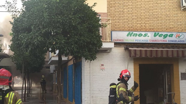 Incendio del local comercial en una zona de pisos