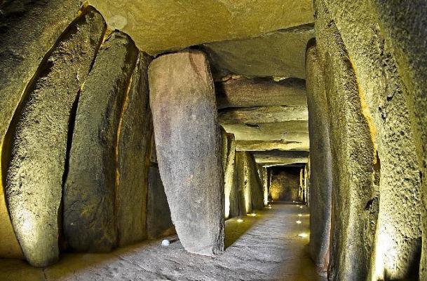 Imagen de la entrada al Dolmen de Soto