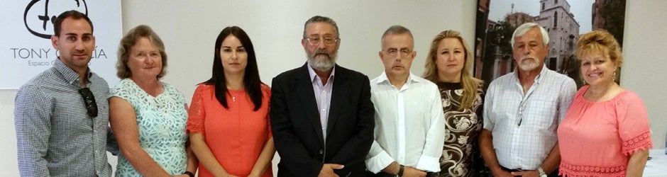 Torrecillas, en el centro de la imagen, junto a la exalcaldesa socialista Sonia Cerdán