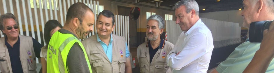 Sanz, Díaz Cruz y Álvarez de la Chica durante la visita al Puerto de Motril