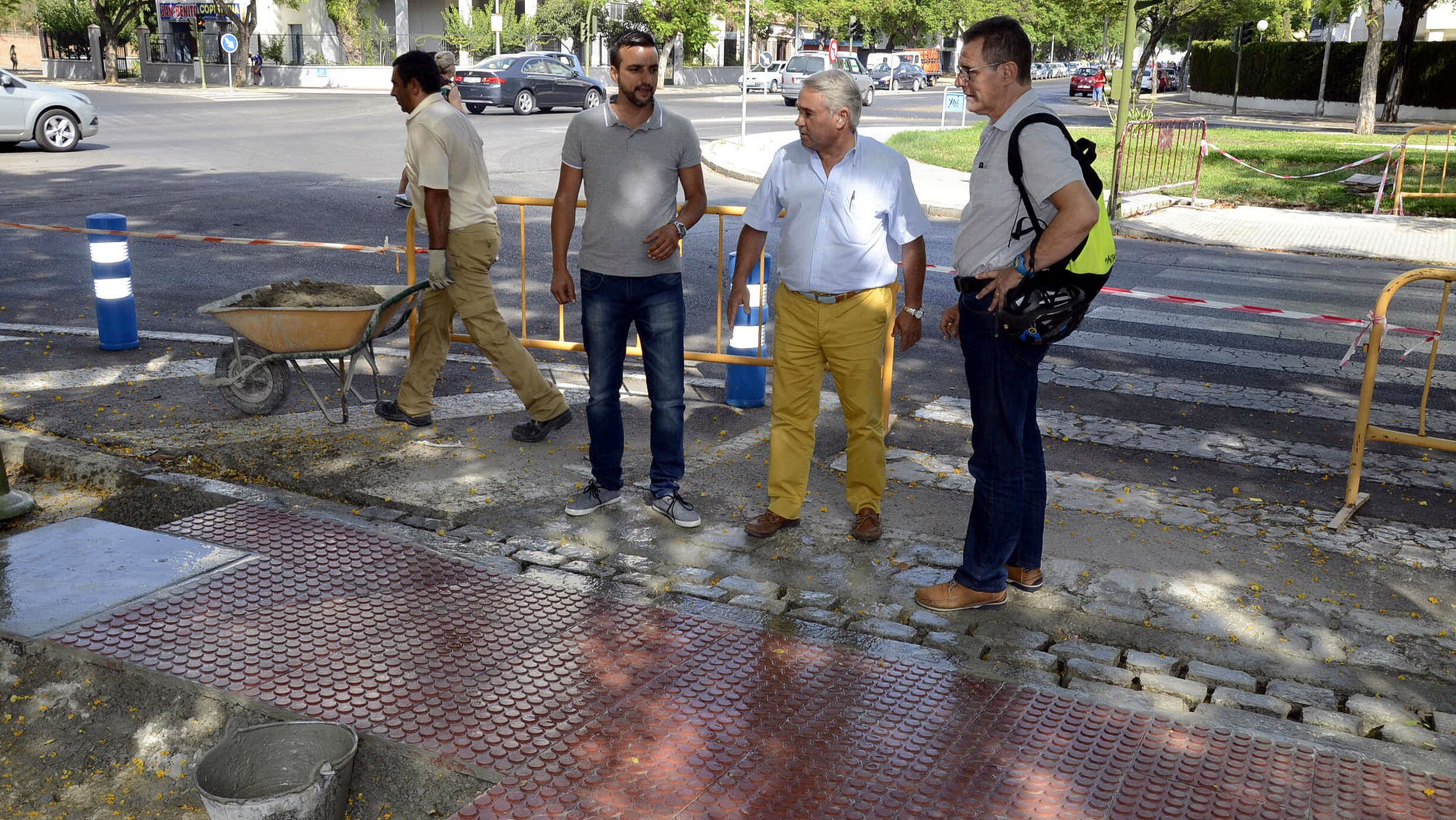 Díaz durante a su visita a las obras del nuevo conjunto semafórico de la plaza de las Marinas