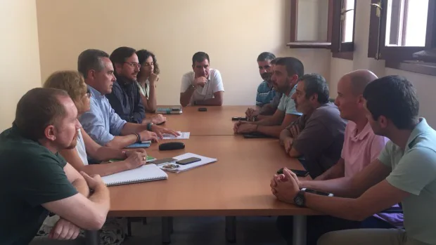 El PP ha mantenido un encuentro con los trabajadores de la cementera de Alcalá