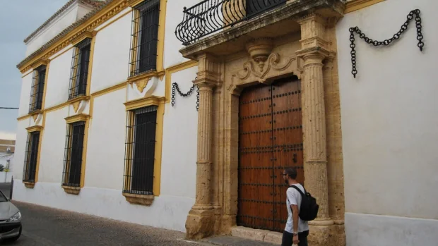 La Casa de las Cadenas es un antiguo palacio, en el centro de Carmona
