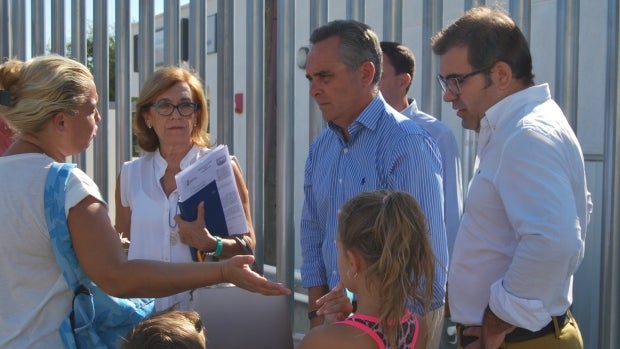 Juan Bueno y Andrés Parrado han visitado este lunes un colegio de Alcalá