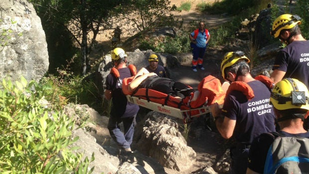 Rescatan a dos personas tras sufrir percances en la Sierra de Cádiz