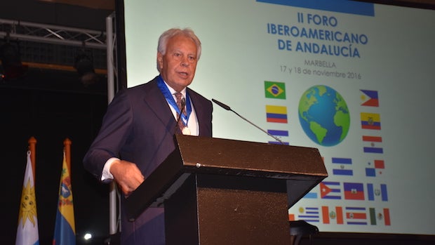 Felipe González: «Políticamente España está ausente en Iberoamérica y en todas partes»