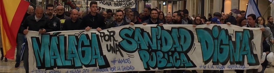 Cabecera de la marcha por la «Sanidad pública digna» en Málaga / J.J.M.