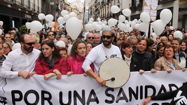 El médico Jesús Candel, conocido como Spiriman, en una de las manifestaciones que ha convocado