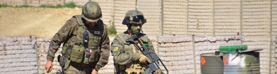 Dos legionarios durante el ejercicio