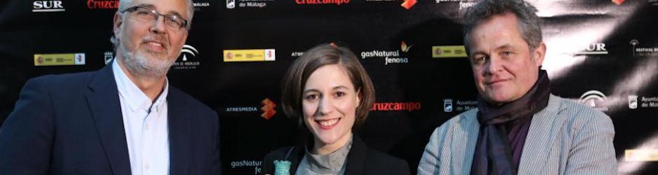 Carla Simón con el premio SIGNIS