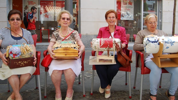 Mujeres encajeras de Dos Hermanas / L.M.