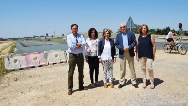 El parlamentario del PP, Jaime Raynaud y miembros del partido en Alcalá han visitado las obras