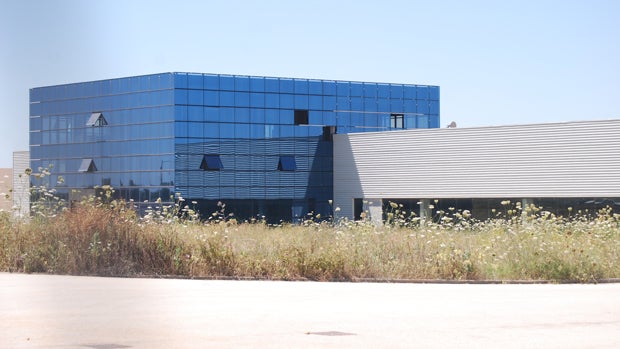 Edificio de la fallida Ciudad de la Energía / L.M.