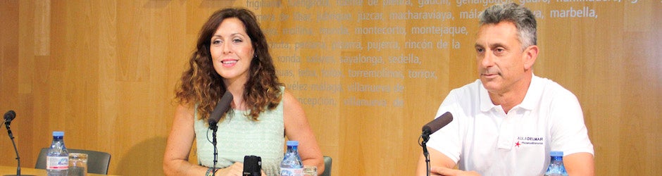 Marina Bravo, diputada de Medio Ambiente, y Juan Antonio López, director del Aula del Mar