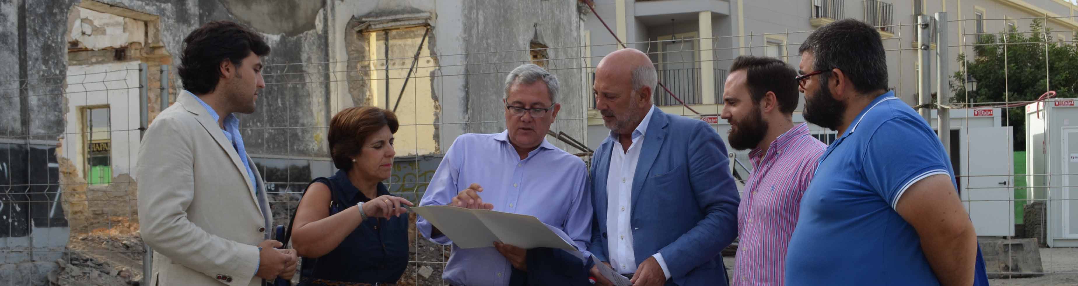 El subdelegado del gobierno en su visita a Utrera