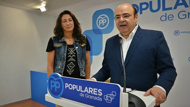 El presidente del PP de Granada, Sebastián Pérez, durante su comparecencia este jueves