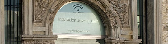 Fachada del albergue juvenil de Jaén.