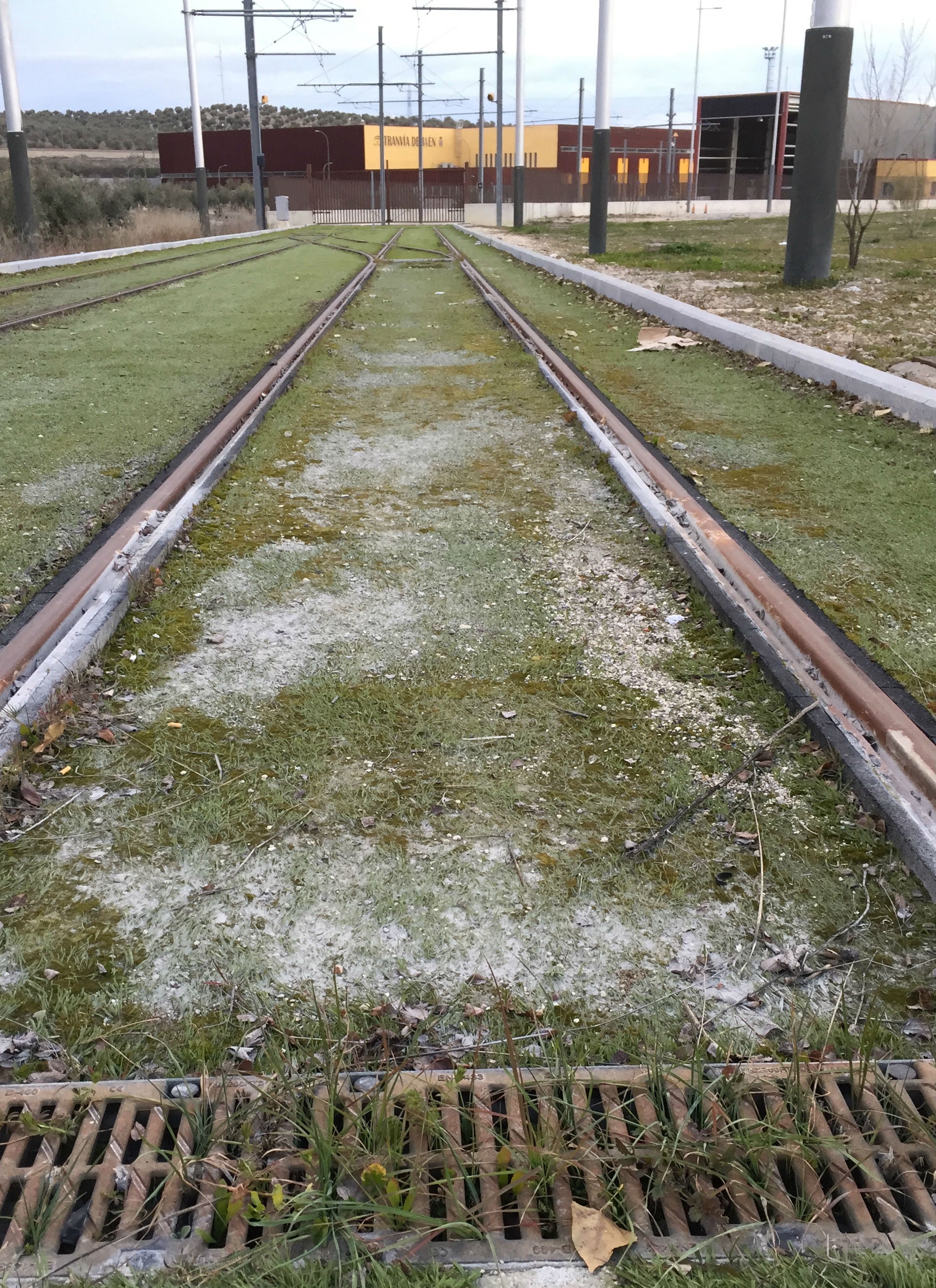 Tramo deteriorado junto a las cocheras del tranvía de Jaén