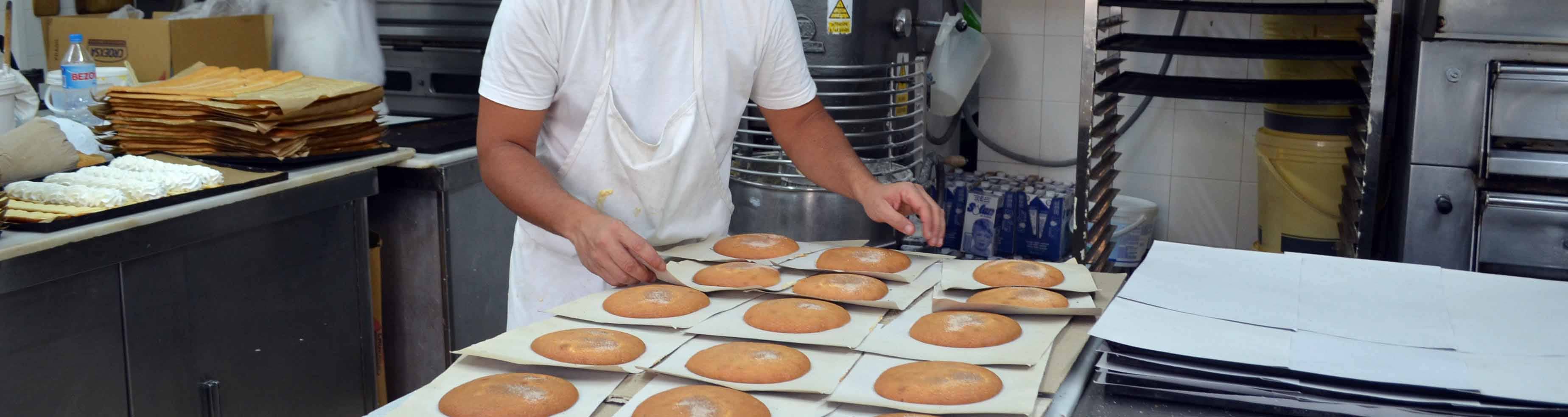 En Confitería Cordero se sigue una receta centenaria para elaborar los mostachones