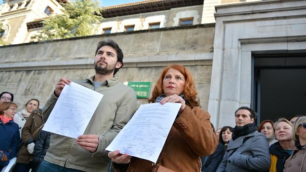 Alumnos de la Escuela Oficial de Idiomas de Granada piden su mudanza ante la Junta.