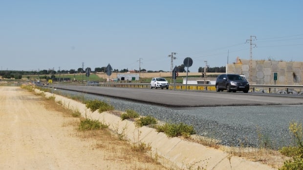 La carretera A-392 está actualmente en obras después de varios años paralizada