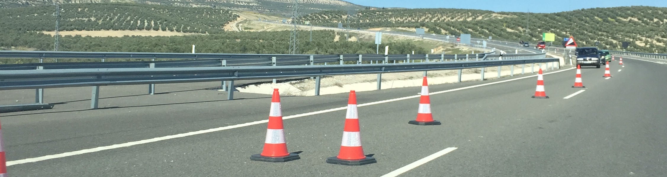 Señalización provisional en el tramo de la autovía afectado por el hundimiento