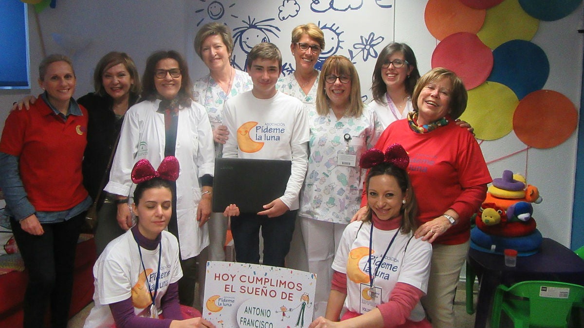Una niña encuentra 70 euros y los dona a la planta de oncología del hospial infantil de Jaén