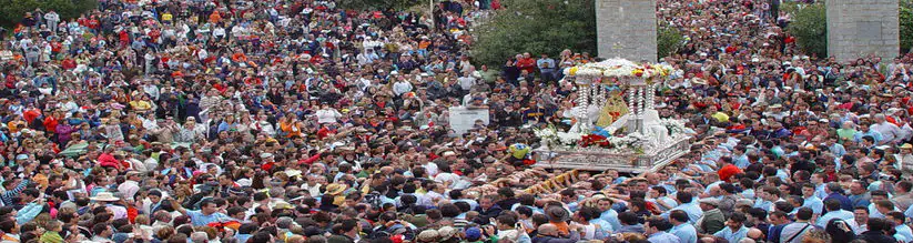 Decenas de miles de personas asisten anualmente a la romería, que se celebra desde el siglo XIII