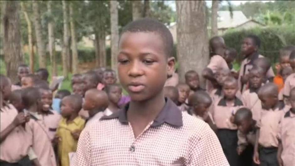 Meghan se ofreció voluntariamente con la ONG World Vision en viajes a Ruanda e India