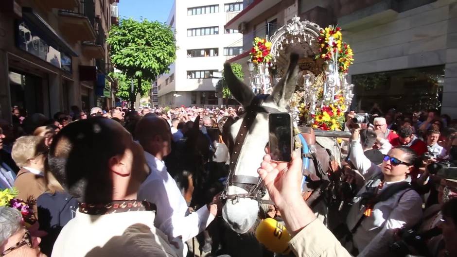 El Rocío 2018: Emigrantes abre el camino de Huelva