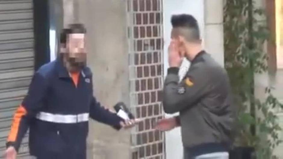 Fianza de medio millón de euros al exyoutuber que llamó cara anchoa a un repartidor