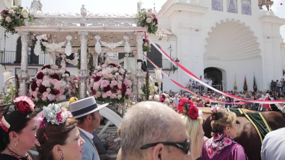 Presentación de las hermandades de La Palma del Condado, Moguer y Sanlúcar de Barrameda ante la Matriz de Almonte