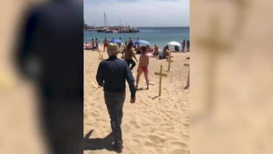 La tensión entre independentistas y defensores de la unidad de España llega a las playas