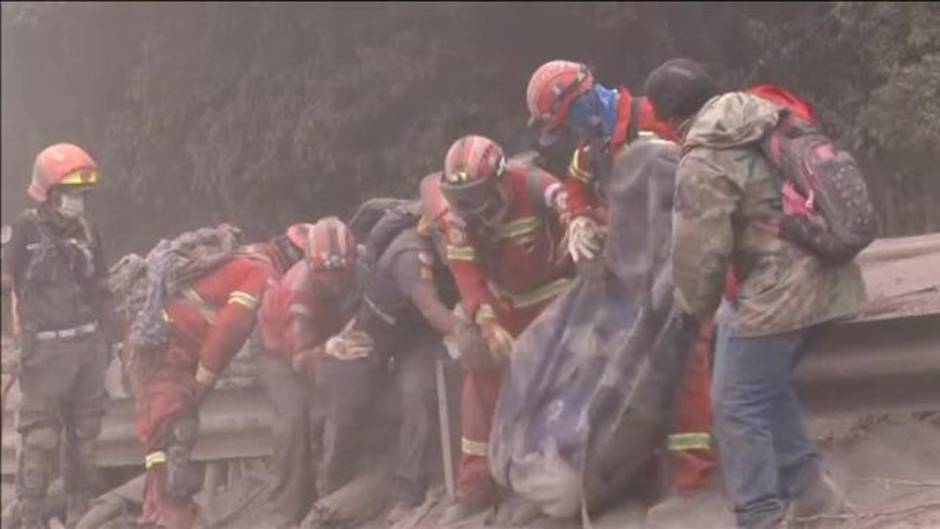 La violenta erupción del volcán de Fuego en Guatemala deja al menos 56 muertos