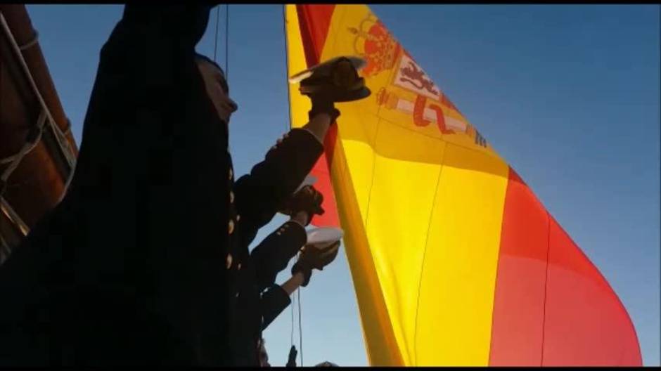 El Juan Sebastián de Elcano zarpa de Valparaíso rumbo a Perú