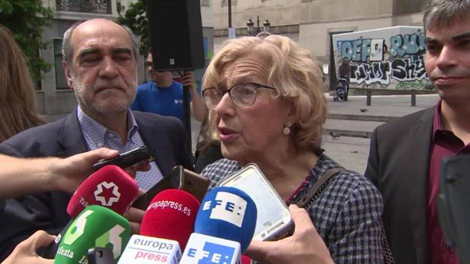 Carmena valora que haya "una feminización de la política"