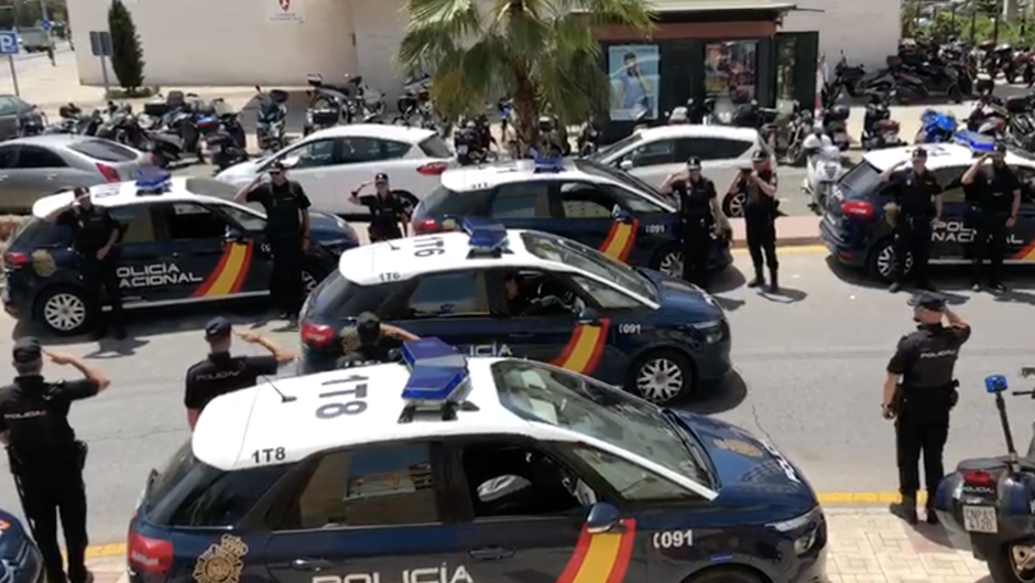 Emotiva despedida de un veterano Policía Nacional en Málaga