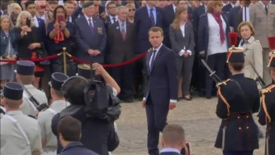 Macron rinde homenaje a Charles de Gaulle