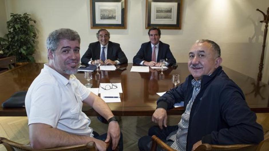 Empresarios y sindicatos pactan tres años de subidas salariales de hasta el 3%