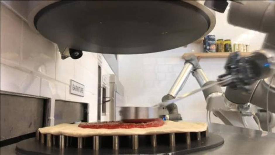 Un robot que hace pizza, lo último en cocina