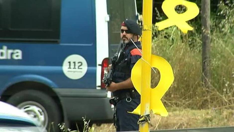 Aparecen pintadas y lazos amarillos en Gerona contra la presencia esta tarde del Rey