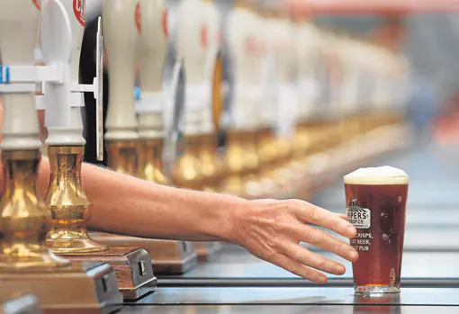 La cadena de pubs JD Wetherspoon ha dejado de servir ciertas marcas de cerveza