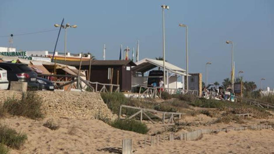 El Palmar se levanta por sus chiringuitos