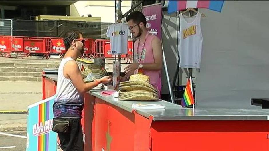 Barcelona se prepara para el día fuerte de sus fiestas del Orgullo LGTBI